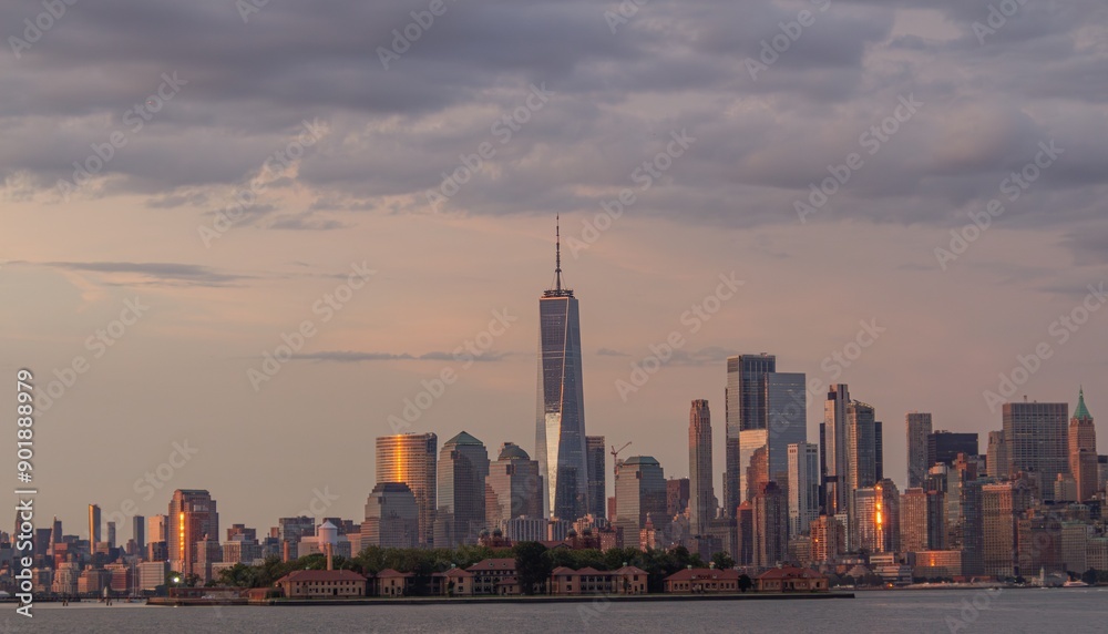 Fototapeta premium city skyline at sunset
