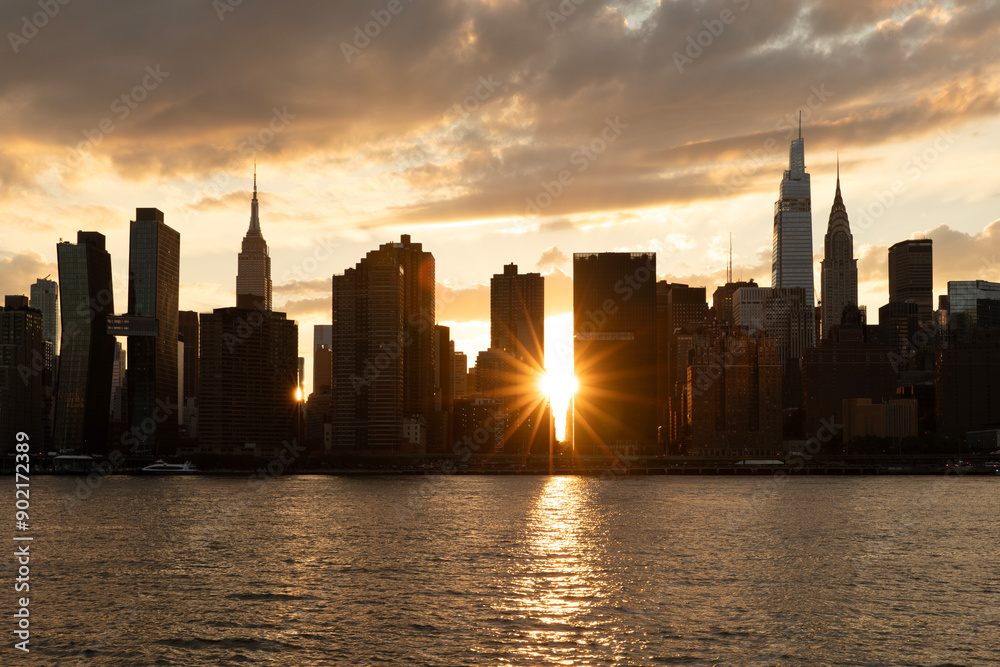 Sunset behind the Manhattan skyline Sunset behind the Manhattan skyline