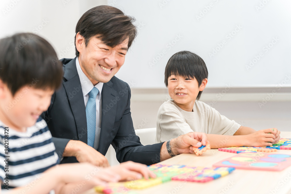学校や塾で英語・英会話・アルファベットの授業を行う先生・塾講師
学校や塾で英語・英会話・アルファベットの授業を行う先生・塾講師