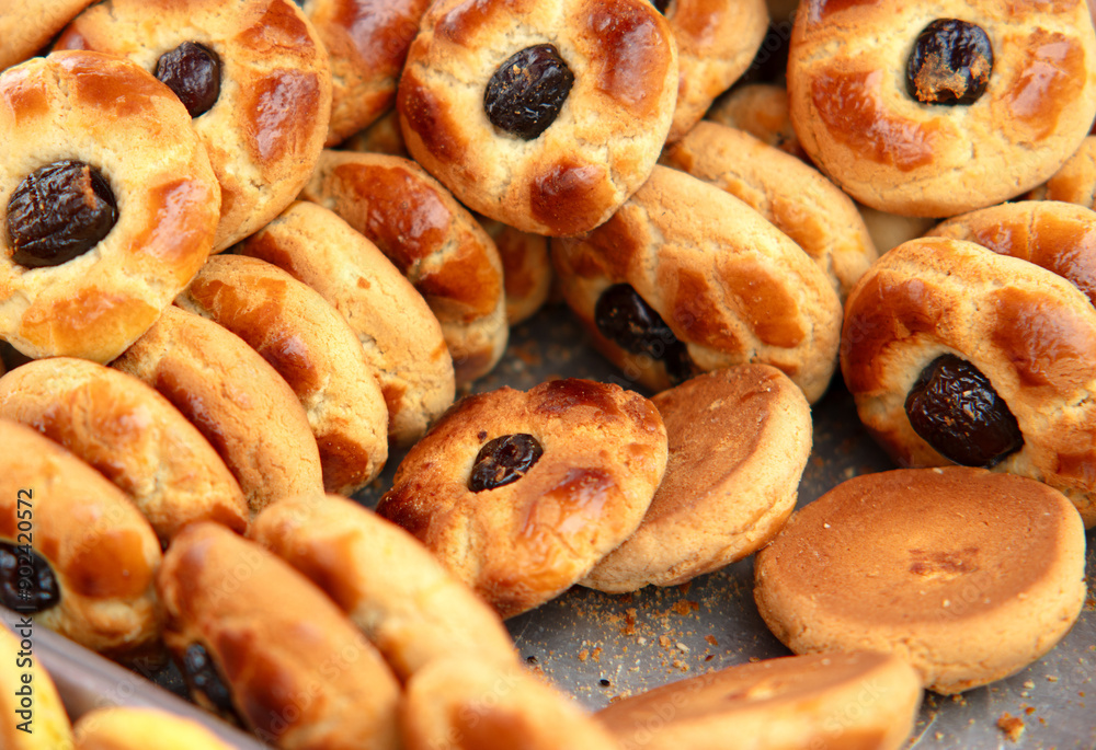 Baked crispy biscuits
