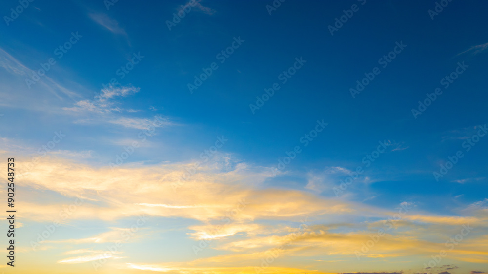 Obraz premium Enjoy a panoramic view of the skyline. The sun rises in the morning sky with colorful clouds. and beautiful cloud patterns In the soft light of the morning 