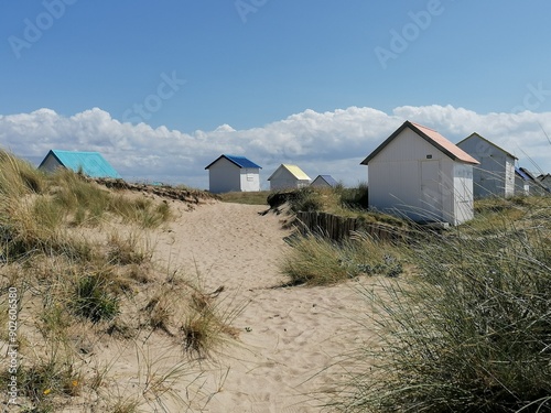 cabine sulla spiaggia photo