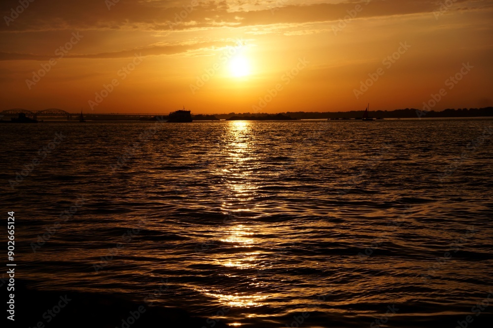 Fototapeta premium sunset over the sea
