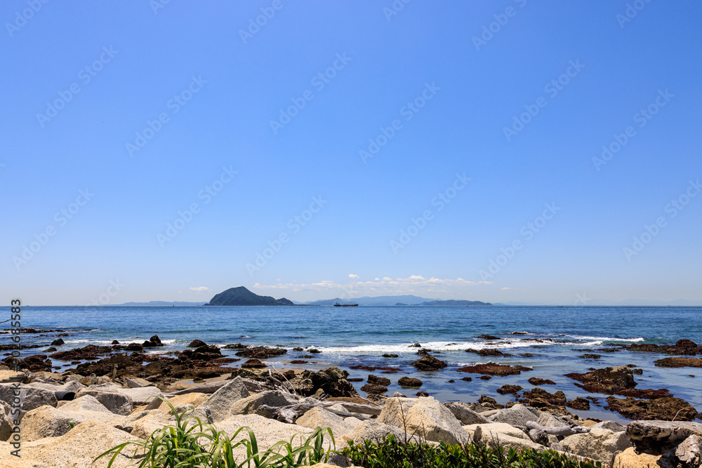 Obraz premium 伊良湖岬遊歩道から見た神島 愛知県田原市