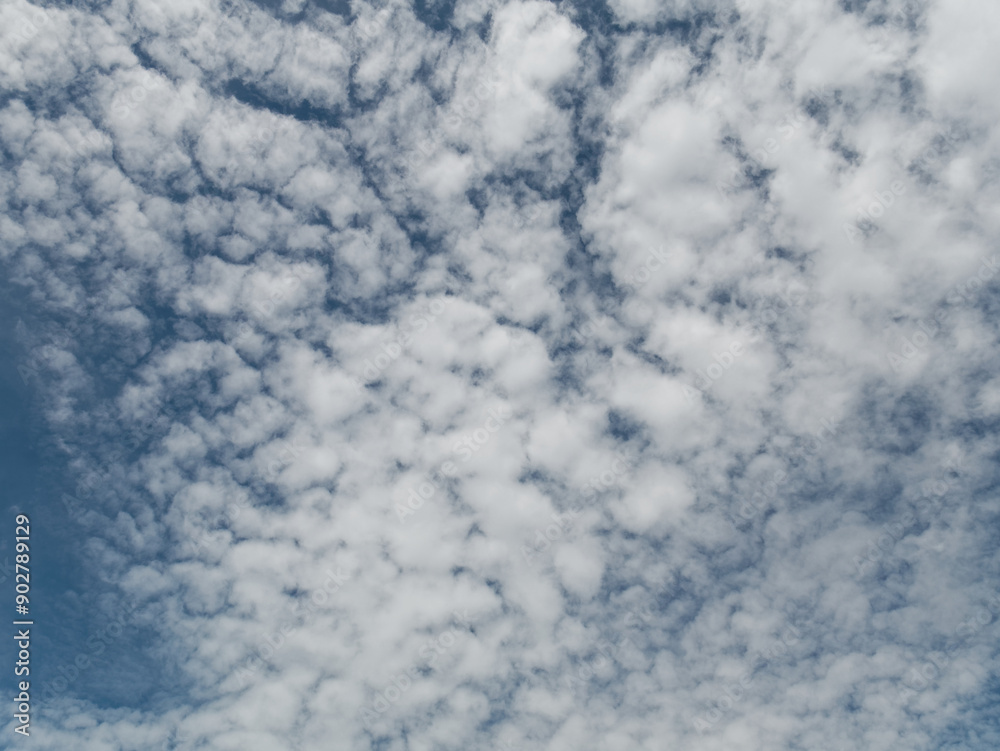 Ciel nuageux en été Ciel nuageux en été