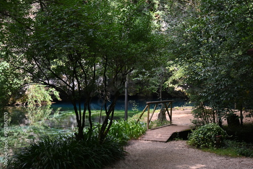 fonte di acqua in mezzo al parco