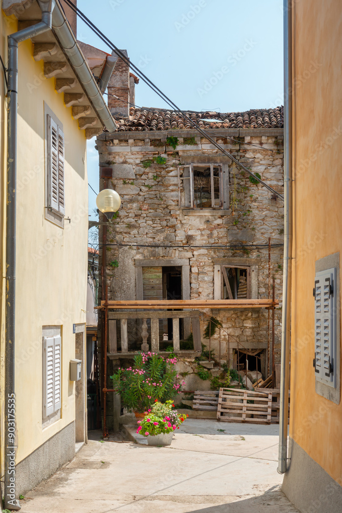 Fototapeta premium Altstadtgasse in Labin / Kroatien