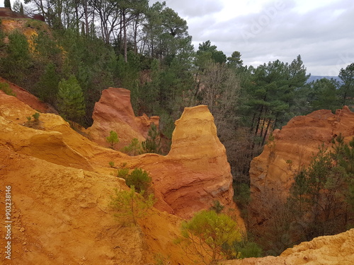 Impresionante vista de un paisaje natural que captura la serenidad y la majestuosidad de la naturaleza en su máxima expresión.