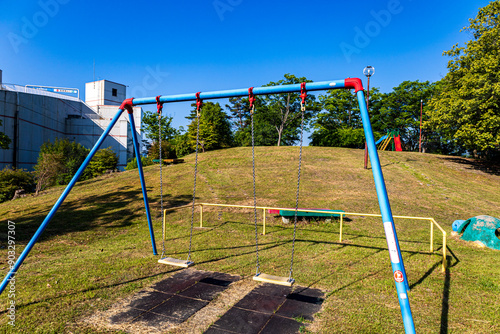 公園にあるブランコ