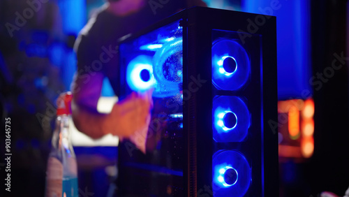 Εκτύπωση καμβά Person cleaning glass side panel of RGB gaming computer