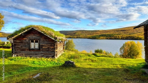 Hütte am See in Lappland (Finnland)