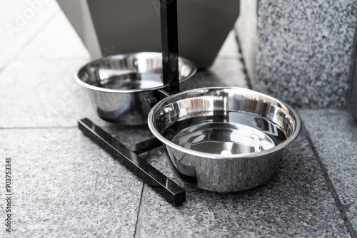 Obraz na płótnie drinking water for dogs - public water bowls - stands - hot days w salonie