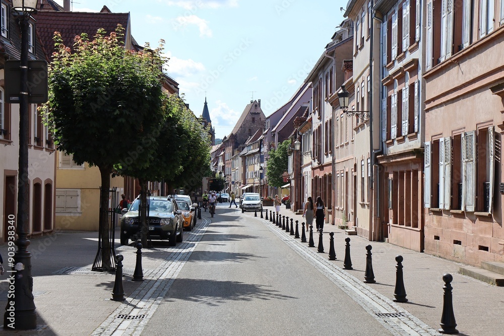Rue typique, ville de Wissembourg, département du Bas Rhin, France