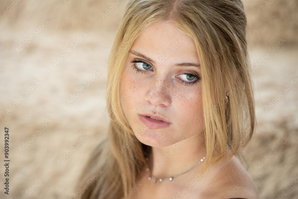 Junge Frau / Gesicht Junge Frau / Gesicht