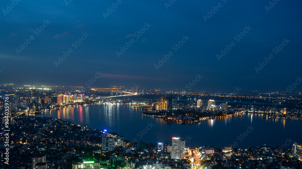 Obraz premium Vue panoramique nocturne de Hanoi , Vietnam