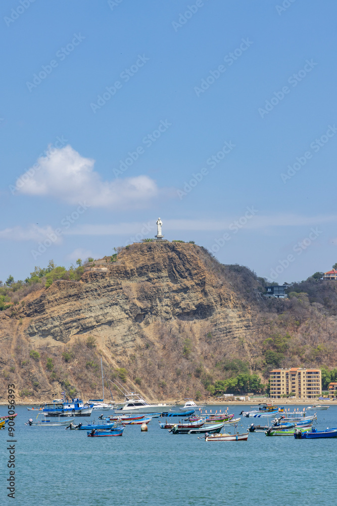 Obraz premium Beatuiful bay and beech of San Juan del Sur coastal town on the Pacific Ocean in southwest Nicaragua. Towering Christ statue in background.