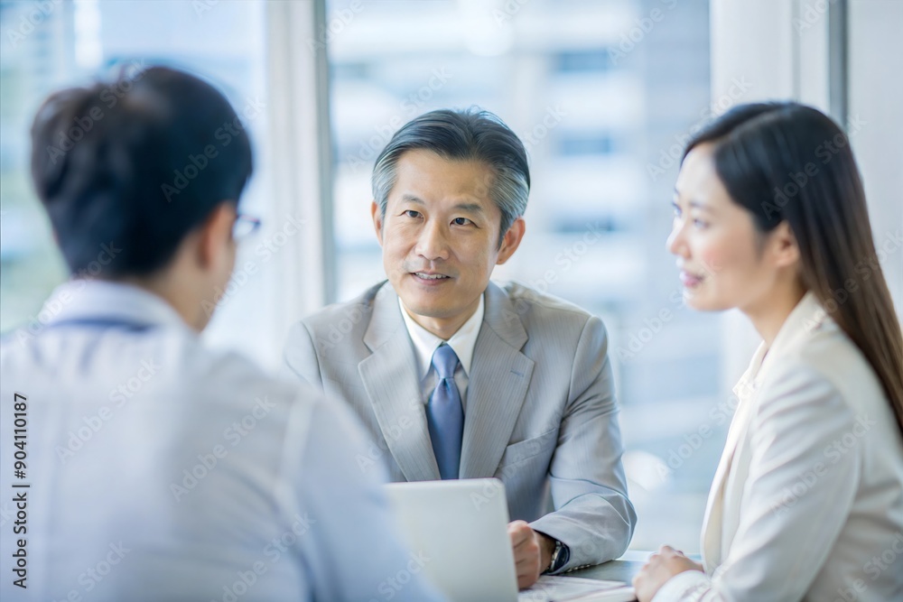 日本の健康保険専門家がお客様にアドバイス
日本の健康保険専門家がお客様にアドバイス
