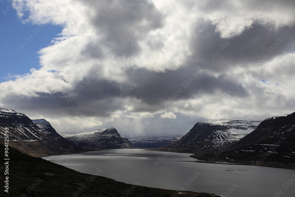 Fototapeta premium Landschaftsbild auf Island, Fjord 