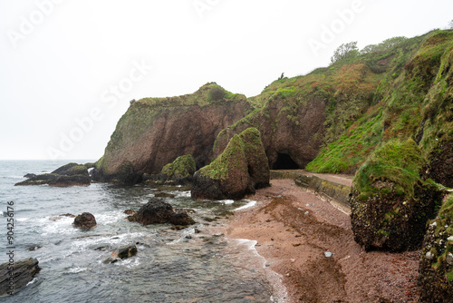 Cushendun Caves Hölen in den Felsen in Nordirland photo