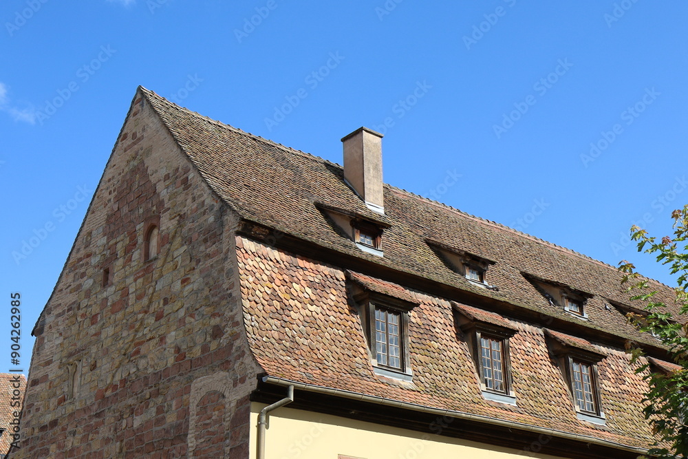 Bâtiment typique, vue de l'extérieur, ville de Wissembourg, département du Bas Rhin, France Bâtiment typique, vue de l'extérieur, ville de Wissembourg, département du Bas Rhin, France