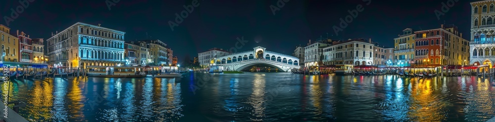 Naklejka premium View of Venice's Rialto Bridge and Canal Grande in a panoramic view