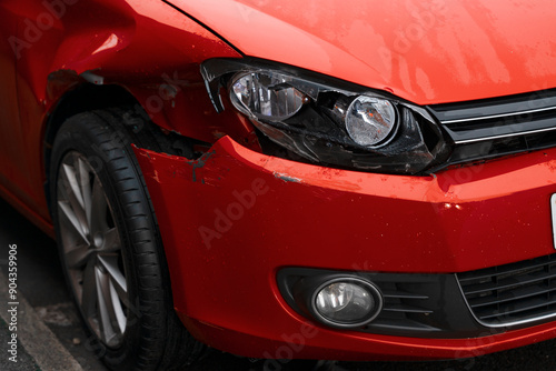 Fotografia Damaged Red Car Parked on City Street After Minor Collision in Bright Daylight