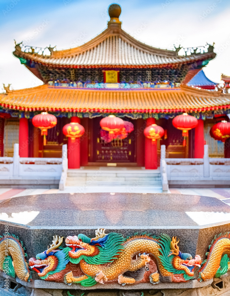 Fototapeta premium Chinese Temple with Dragon Sculpture