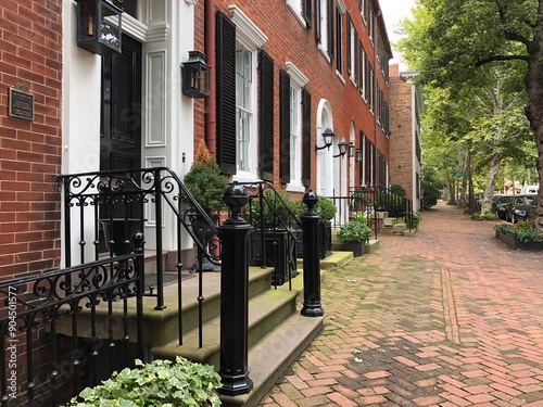 Konstfotografi colonial style brownstone house
