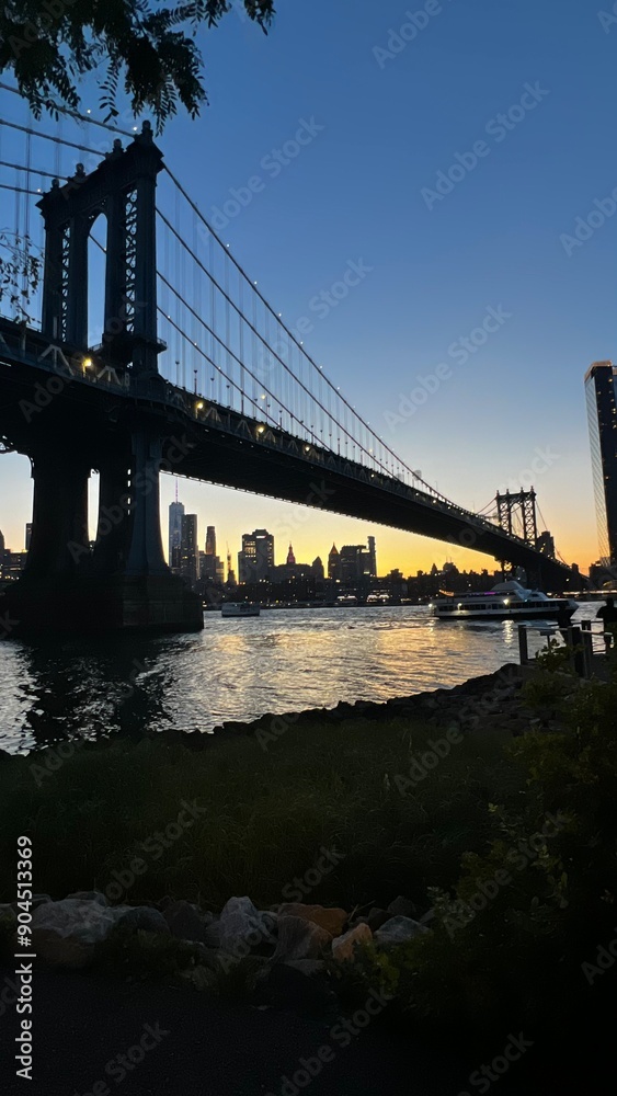 Naklejka premium city bridge at sunset