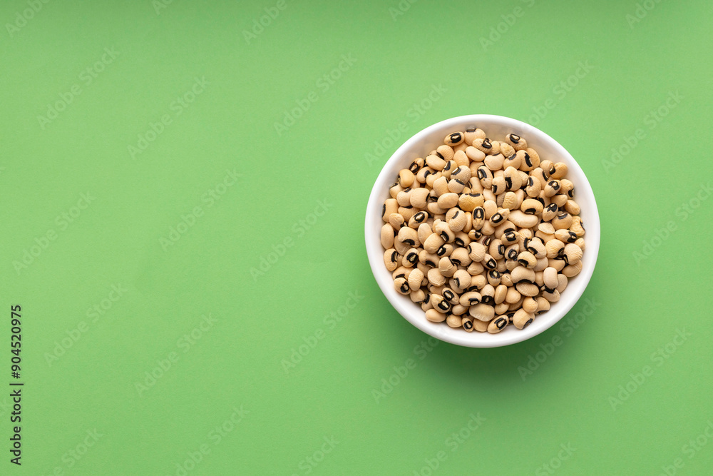 Organic black-eyed peas in the bowl - Black-eyed peas. Alubia carilla Organic black-eyed peas in the bowl - Black-eyed peas. Alubia carilla