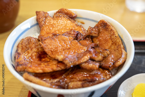 帯広の豚丼
 photo