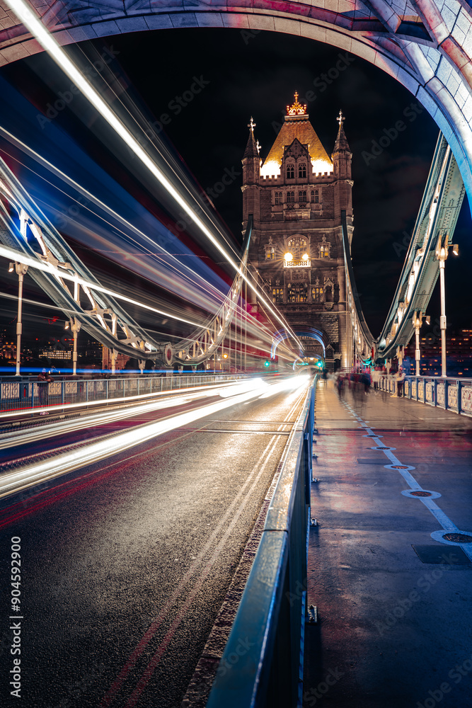 Obraz premium tower bridge at night
