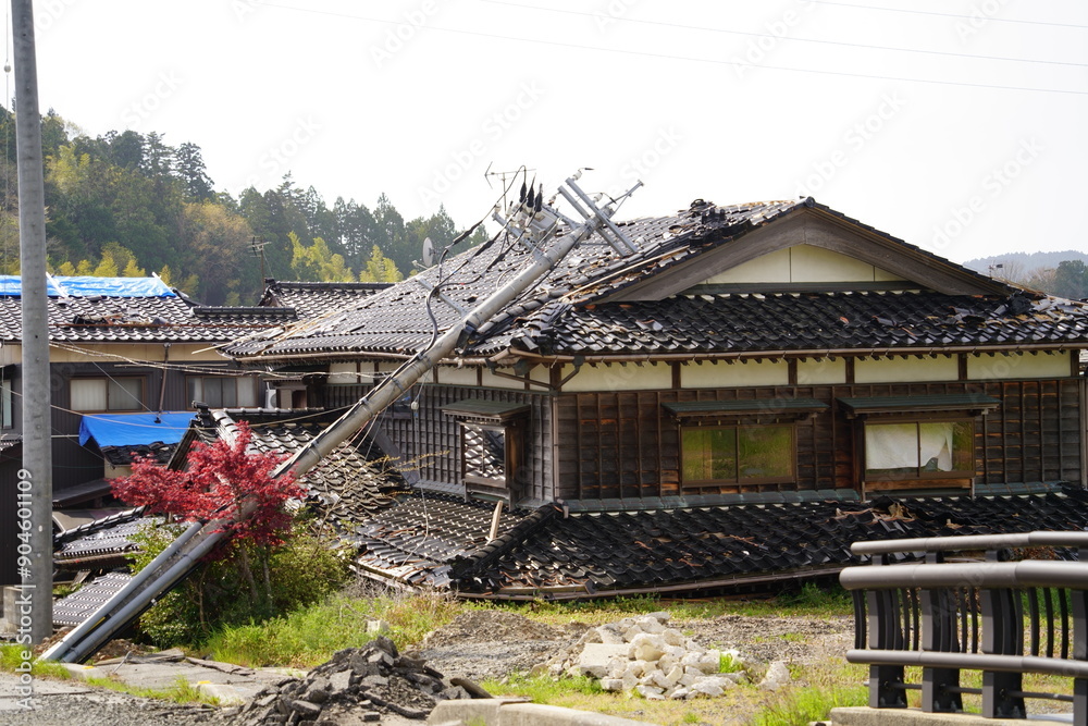 石川県能登半島地震で壊れた家 石川県能登半島地震で壊れた家