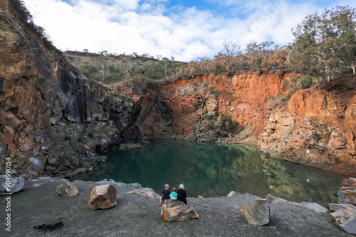 Fotografie Family looking at the old abandoned Barrington Quarry in Ellis Brook Valley Rese