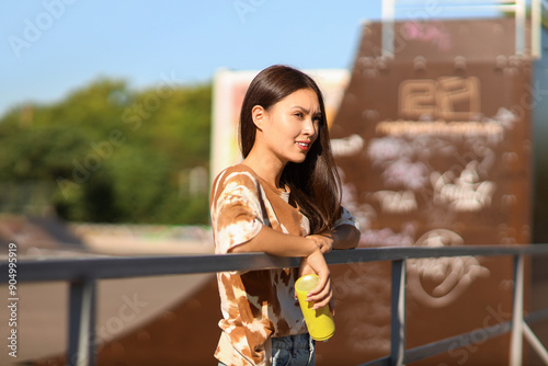Young Asian woman with spra...