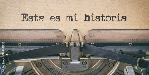 Fotografia Text written with a vintage typewriter - That's my story in spanish