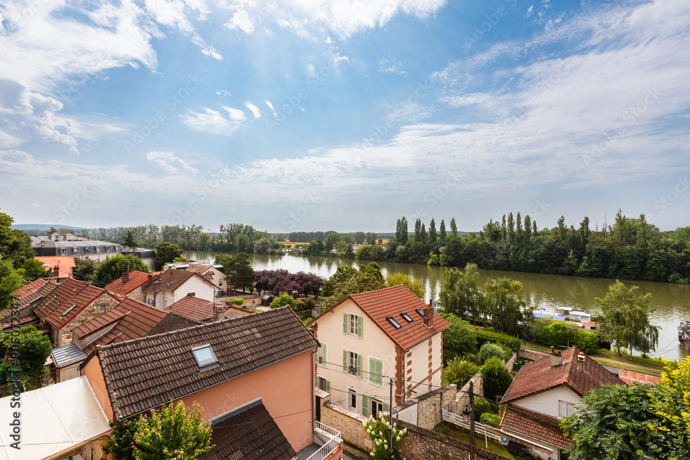 Vue sur la seine à Conflans st-Honorine, France Vue sur la seine à Conflans st-Honorine, France