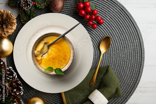 Obraz na plátně Crema Catalana or La crème brûlée seen from an overhead perspective on a table decorated with christmas ornaments