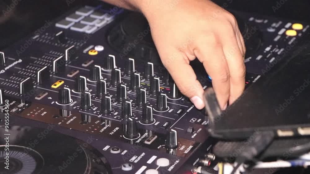 Operador de consola de mezcla para sonido
