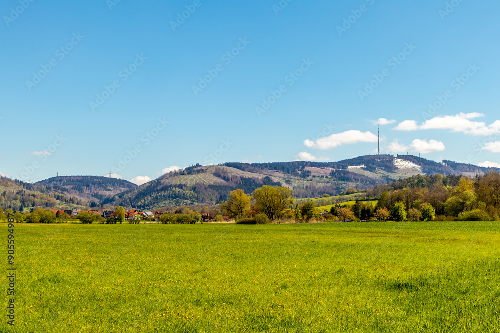 Fototapeta premium Unterwegs mit dem Fahrrad auf der 1. Werratal-Radweg Etappe von der Werraquelle bei Fehrenbach bis in Werratal bei Wernshausen - Thüringen - Deutschland
