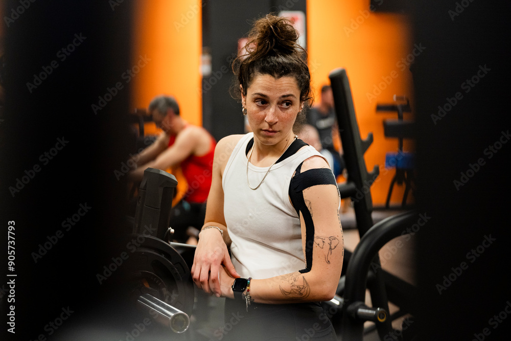 Young woman preparing for a powerlifting session in the gym