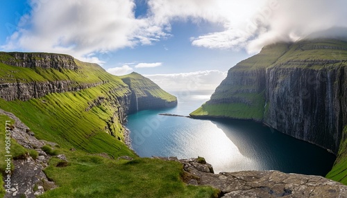 un lac au dessus des falaises aux iles feroe photo