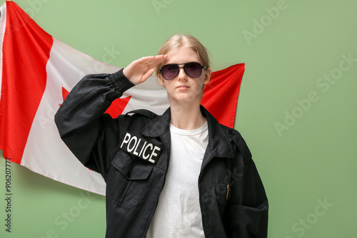 Saluting female police offi...