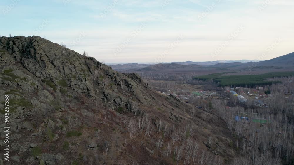 Toma airea de apertura de paisaje en otoño Toma airea de apertura de paisaje en otoño