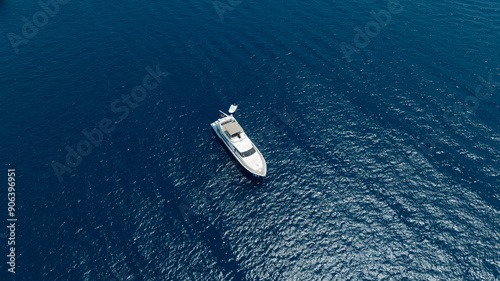 Fotografía The luxury of yachting, seen from a bird's eye view.