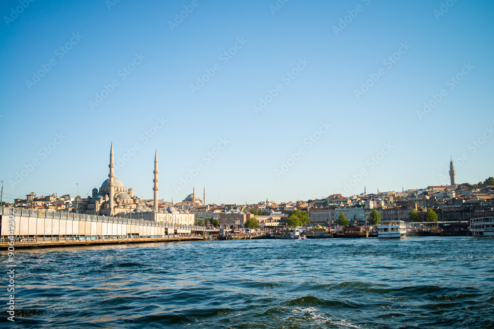 Naklejka premium Istanbul's Timeless Beauty: Haliç View with Süleymaniye Mosque