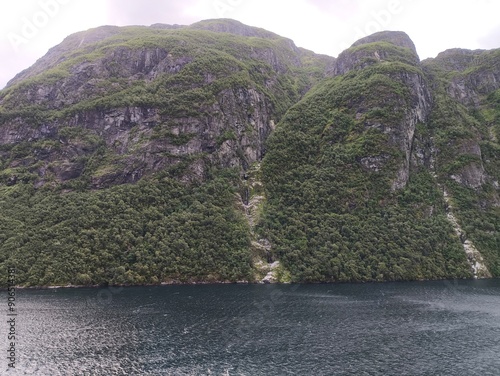 Fiordo de Geiranger, Fiordo Noruego, Montaña