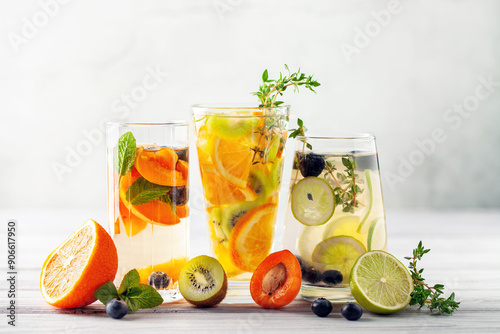 Foto Detox infused water in glass
