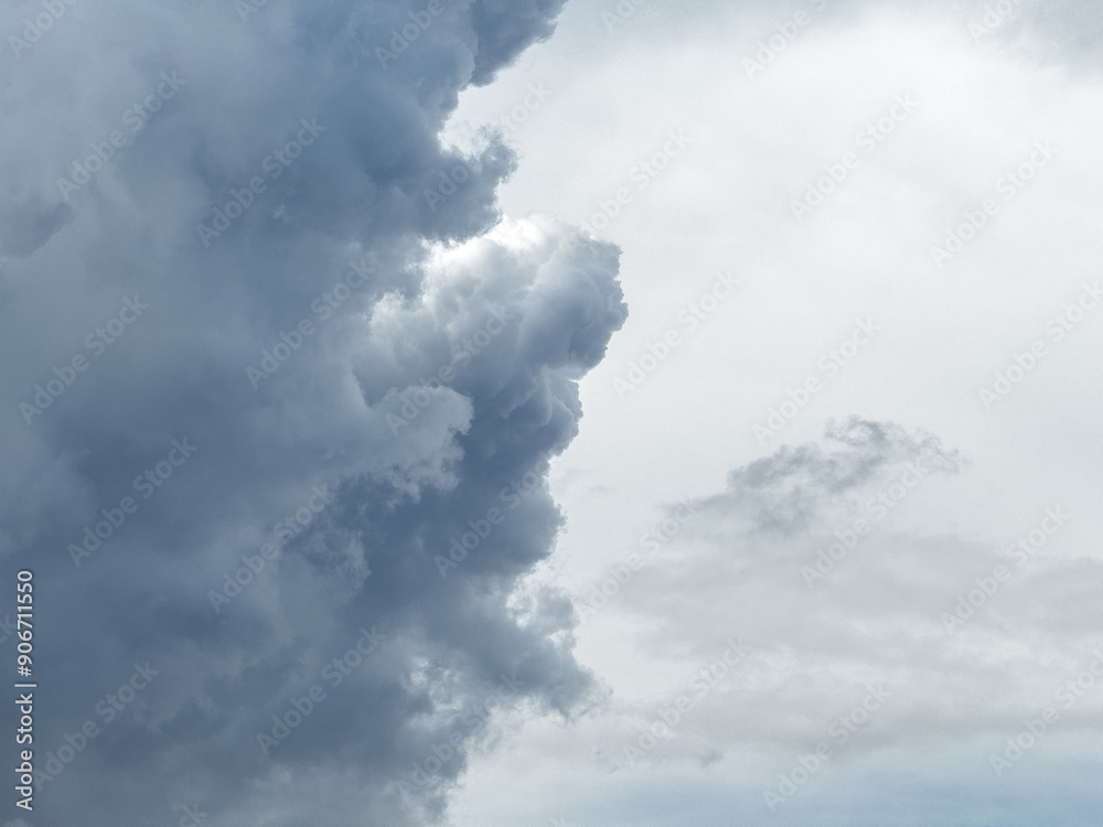Obraz premium Thick White Clouds