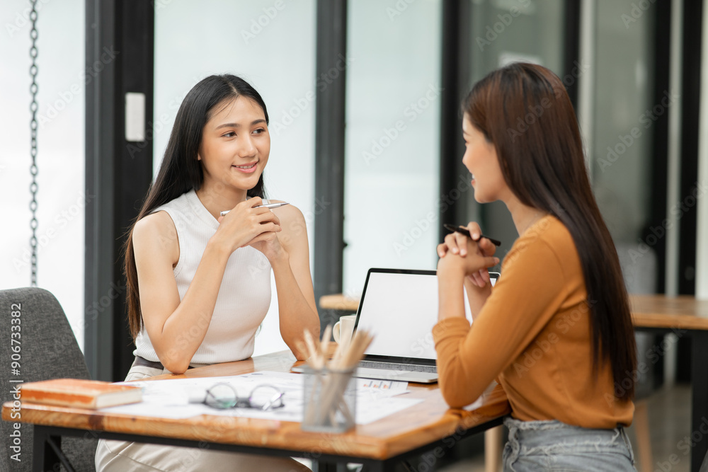 Business group Talk and consult to find solutions to work problems in the company. Business group Talk and consult to find solutions to work problems in the company.